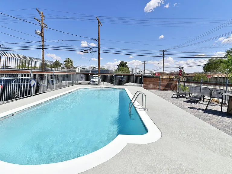 1003 E Clark Ave — Photo 2