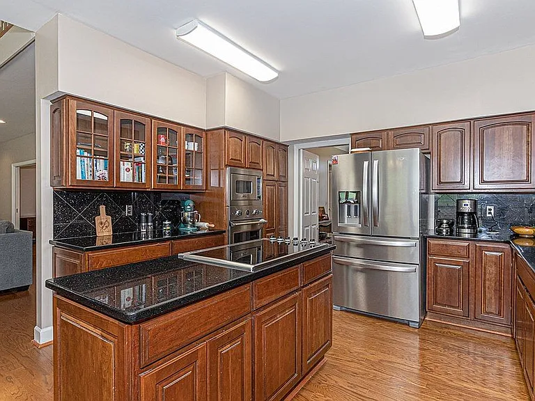 7 Bridgecreek Ct — Photo 24