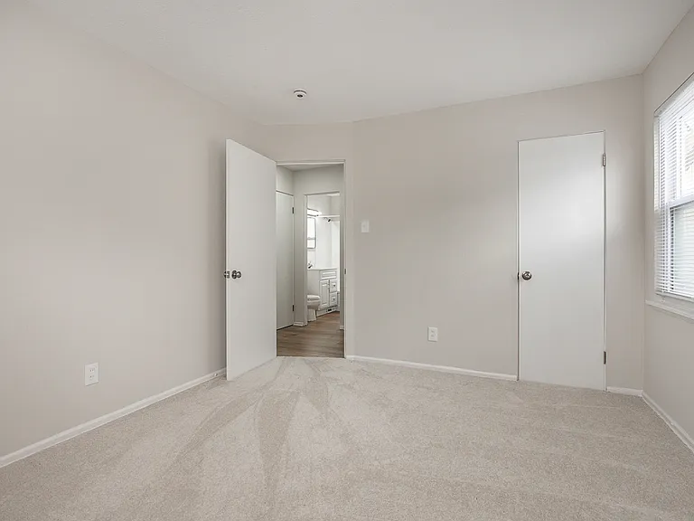 26351 Farringdon Ave — Photo 15