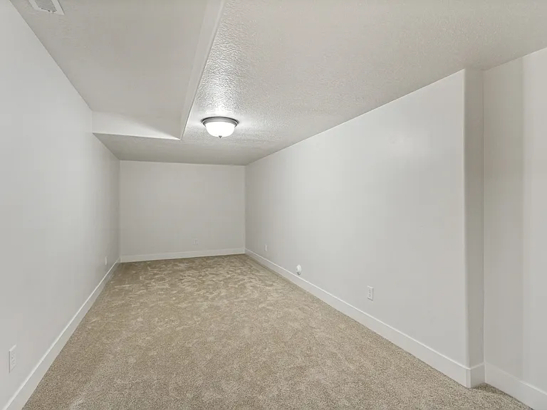 315 E 1150 N — Photo 9