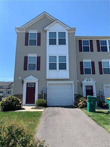 1st image of 10 Gold Rose Ln