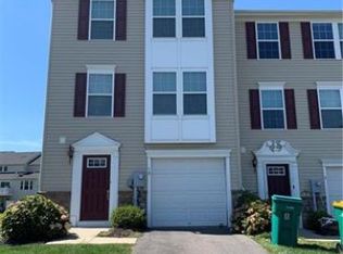 10 Gold Rose Ln, Easton, PA 18045