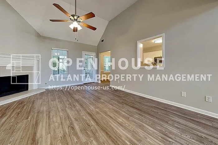 3 bed, 2.0 bath, 1662 sqft, $2,100 — Photo 3