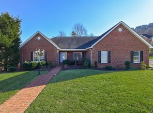 5858 Winnbrook Dr, Roanoke, VA 24018