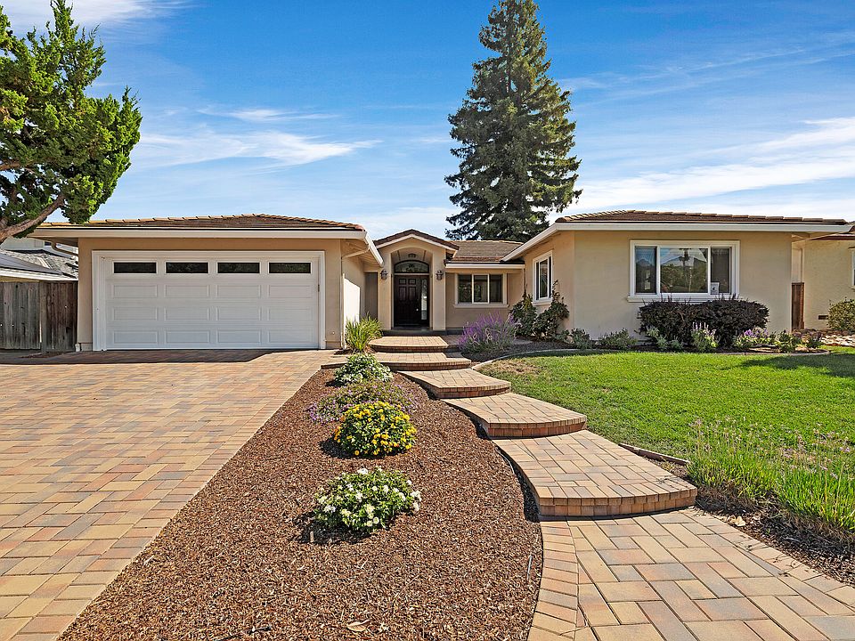 Gorgeous curb appeal