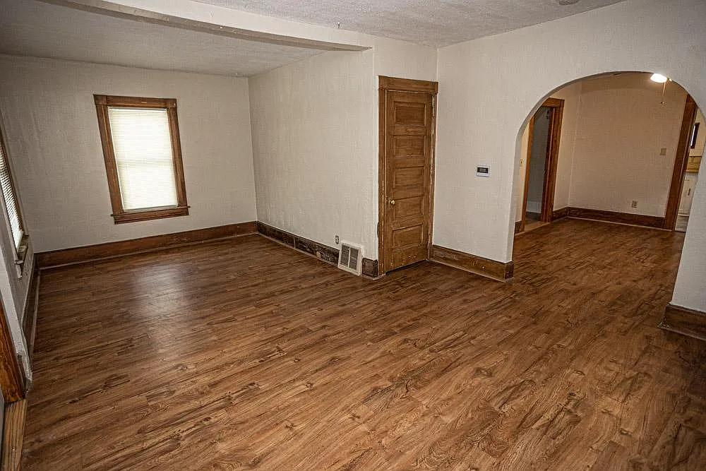 Horton St, Lansing — Photo 2