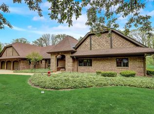 W136N7708 N Hills Dr, Menomonee Falls, WI 53051