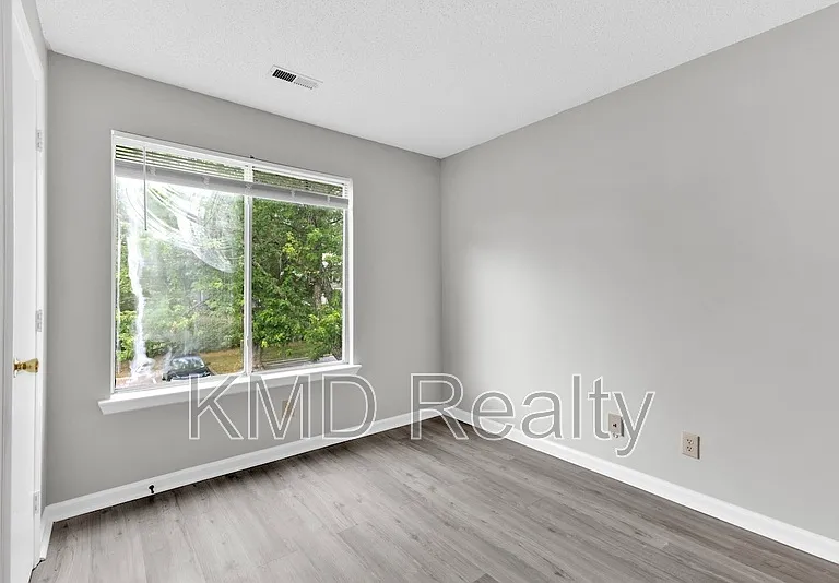 9531 University Terrace Dr #E — Photo 11