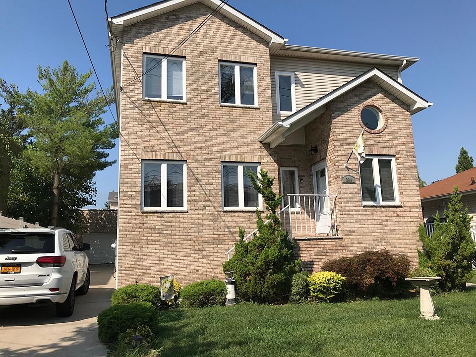 1st image of 290 Bayview Ave