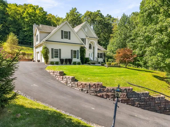 2 Pond Ridge Crossing, Newburgh, NY 12550