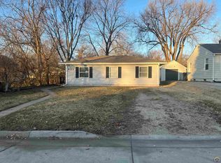 833 SW Parkview St, Topeka, KS 66606