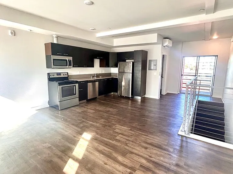 Habitat on 31st — Photo 9