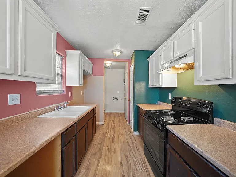 1704 Pannell St — Photo 4