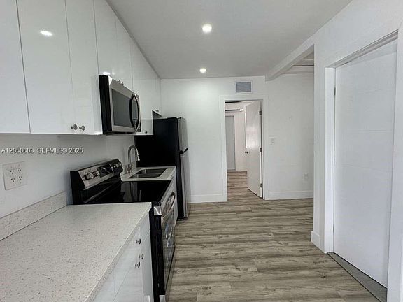 4th image of 885 SW 29th Ave APT 3