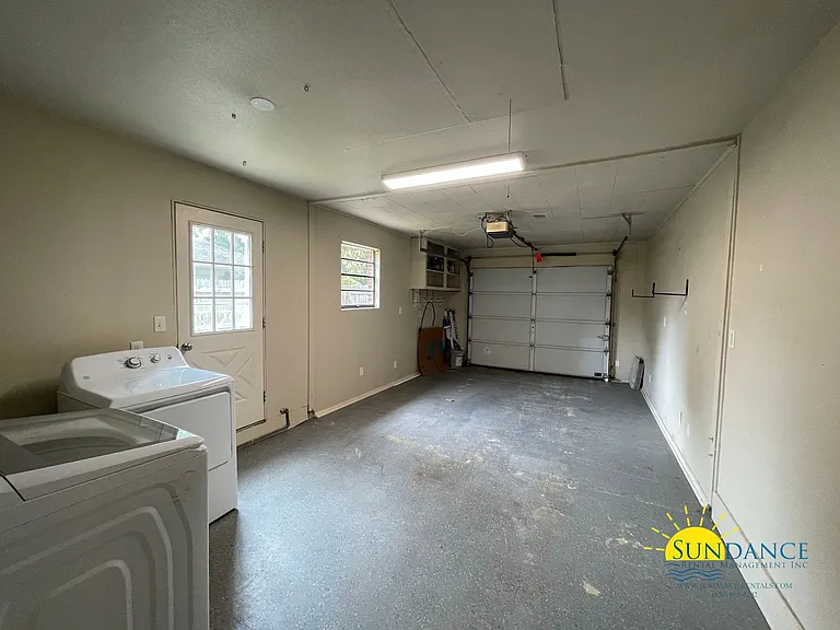 606 Camborne Ave NE — Photo 26