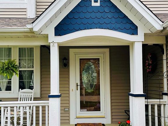 3rd image of 410 Arlington Ln