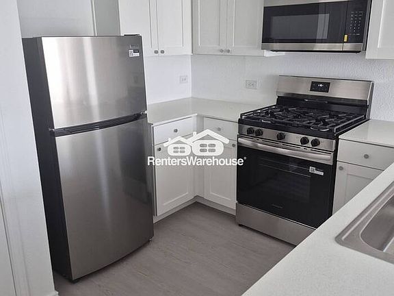 3rd image of 416 Silvercloud Dr