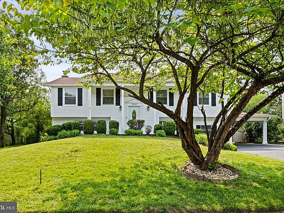 4th image of 12840 Point Pleasant Dr