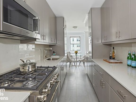 2nd image of 486 Avenue Of The Americas #9D