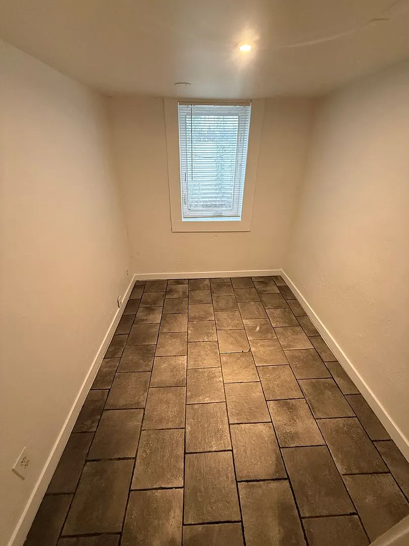 2 Bedroom 1 Bathroom Garden Level Apartment in heart of Denver! — Photo 3