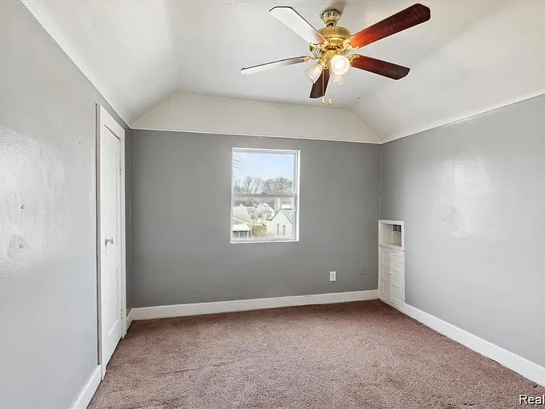 7068 Ford Ave — Photo 9