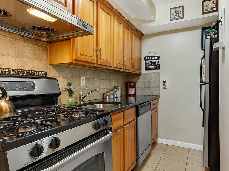 23-23 31st Ave #4G — Photo 2