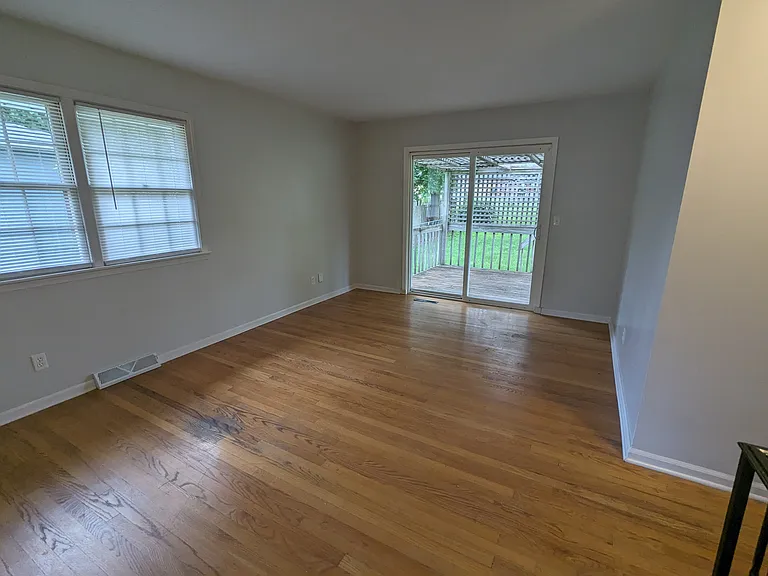 1005-1007 NW Range St — Photo 6