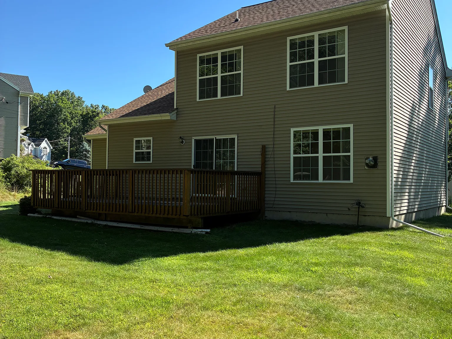 3 bed, 2.5 bath, 1576 sqft, $2,200 — Photo 2