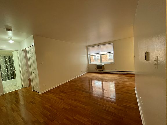 4th image of 5920 N Kenmore Ave #304