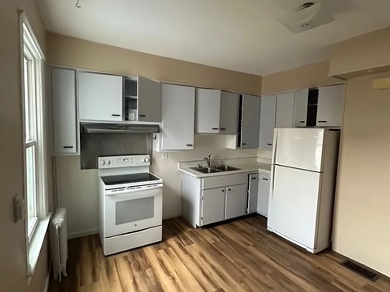 293 Dartmouth St — Photo 5
