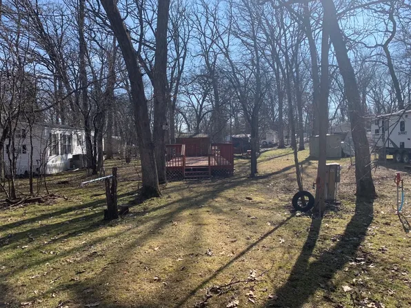 10/101 Woodhaven Dr E, Sublette, IL 61367