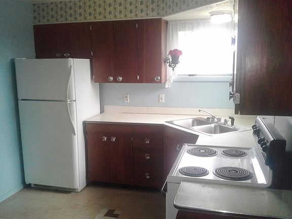 2nd image of 3901 N Lidgerwood St