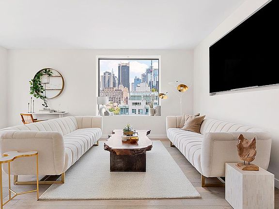 4th image of 505 W 43rd St #Penthouse K