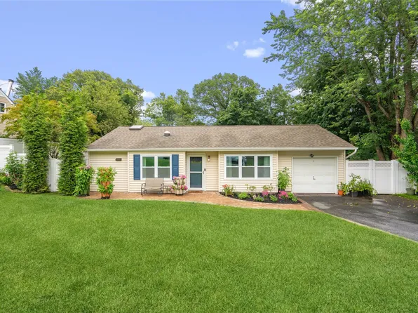 104 Rosemont Avenue, Farmingville, NY 11738