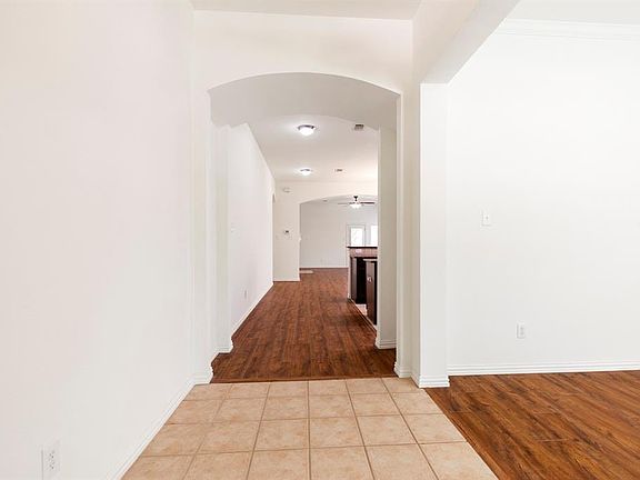 3rd image of 717 Red Elm Ln