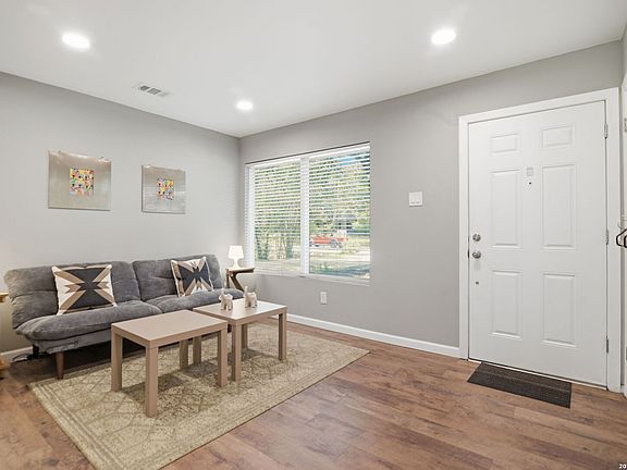 3rd image of 1022 GREY OAK DR