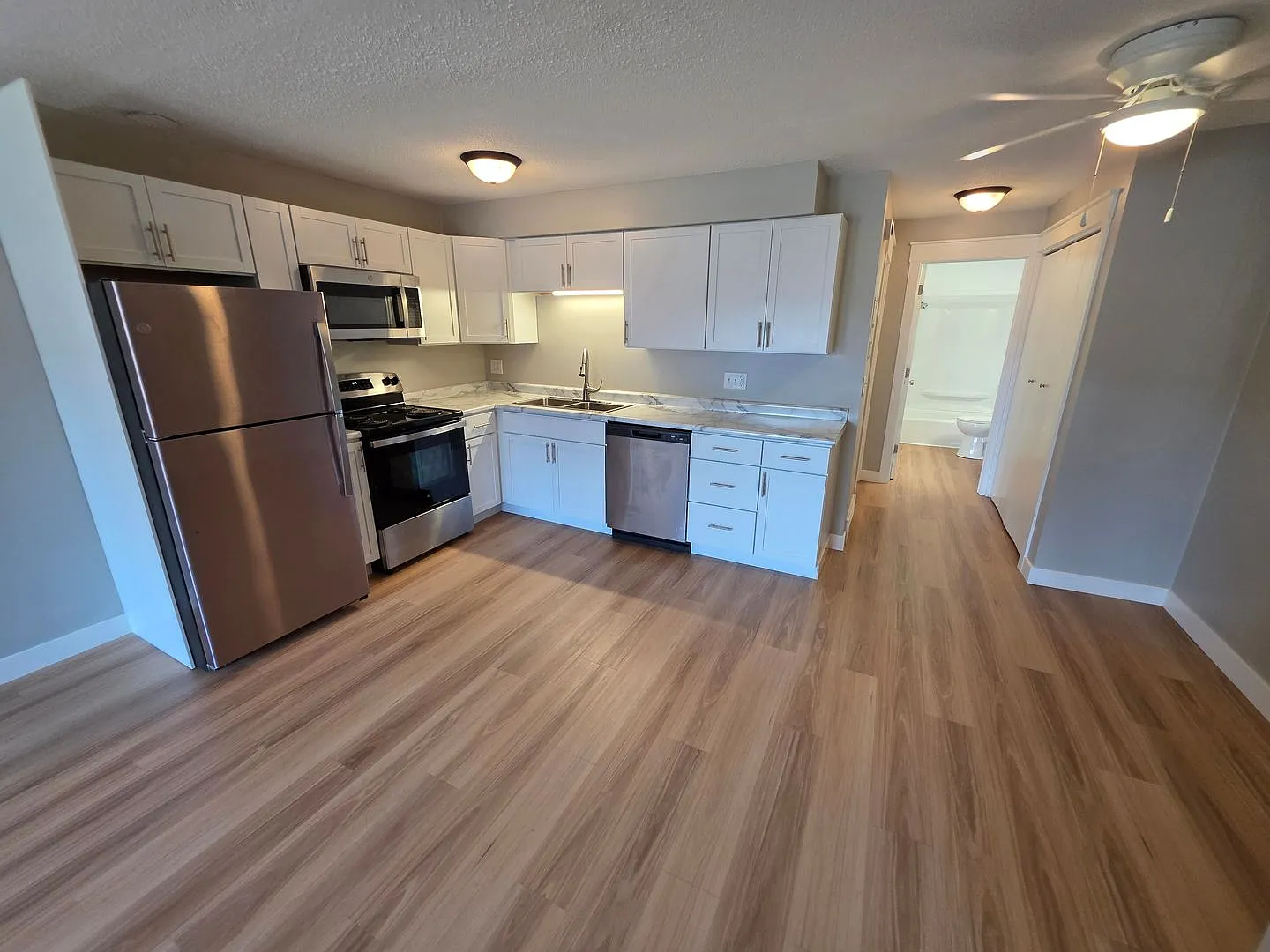 2805 Thomas — Photo 3