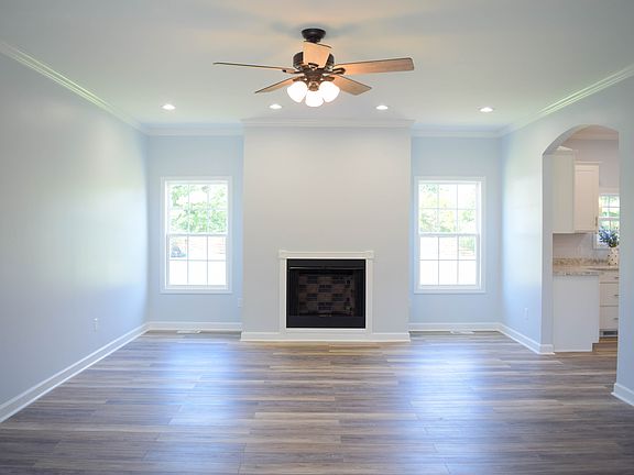 3rd image of 160 Meadowlark Ln