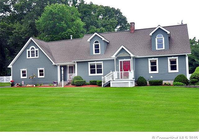 EXTERIOR FRONT / GREAT CURB...