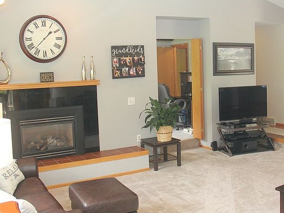 4th image of 412 Shorewood Dr