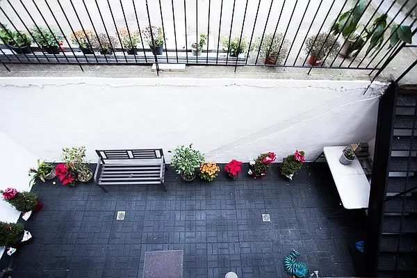 Sold by R New York | media 9