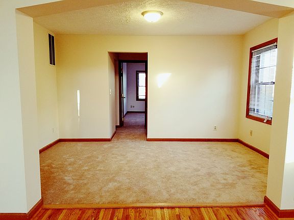 4th image of 1588 Northwest Blvd #3