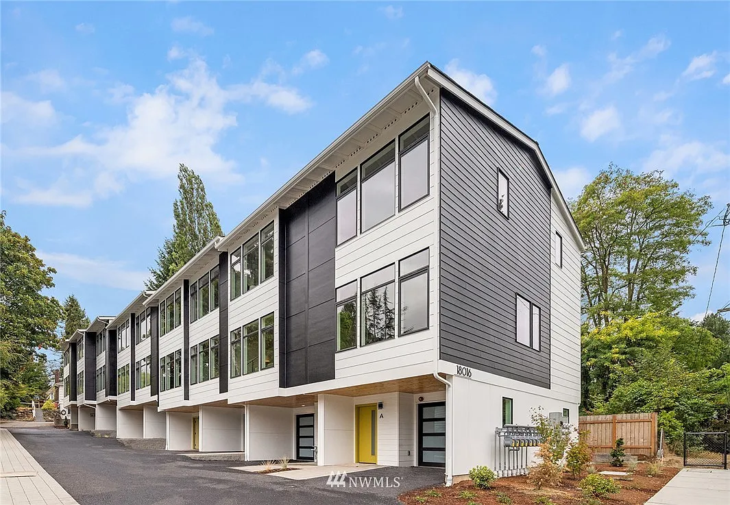 18016 10th Avenue NE #B photo 1