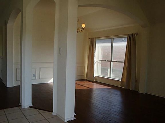 4th image of 1431 Pine Bluff Dr