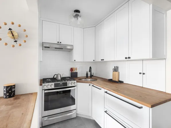 2 Charlton Street image 6 of 12