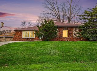 1379 Leeward Rd, Crown Point, IN 46307