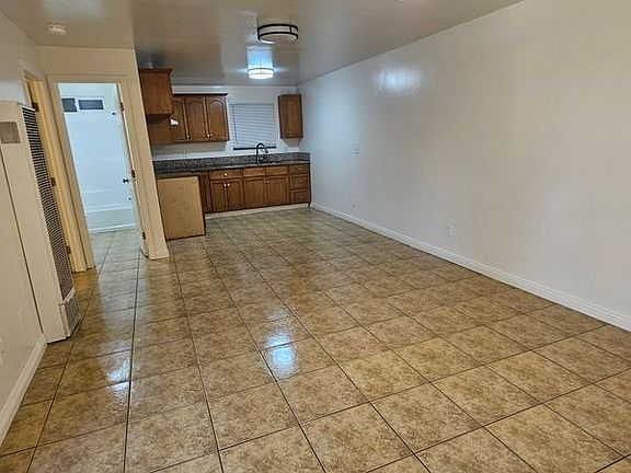 4th image of 915 30th St Unit B