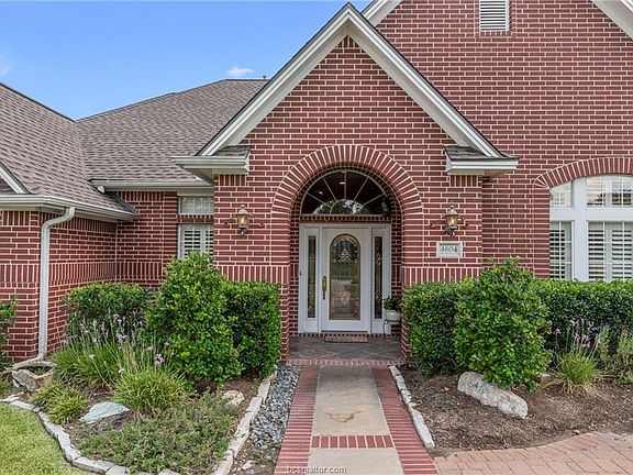 4th image of 4604 Colonial Cir