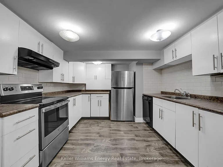 1137 Norman Cres #LOWER — Photo 26
