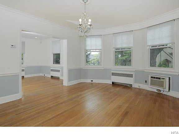 5th image of 221 Boulevard